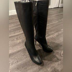 NEVER WORN Jessica Simpson Black leather heeled boots